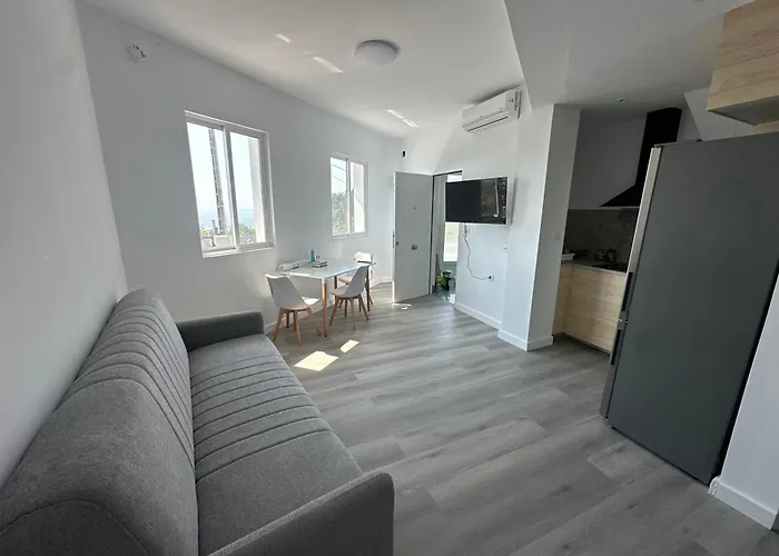 Isla Del Santo * Marín